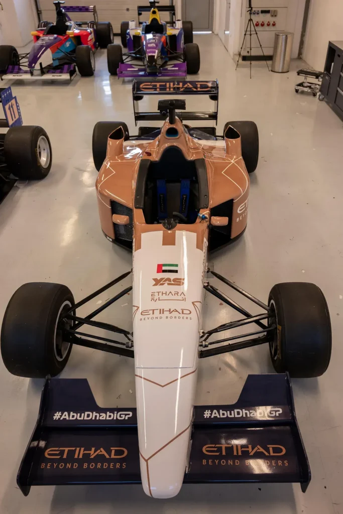 F1-YAS 3000
