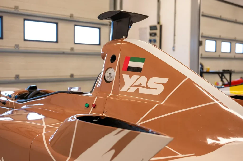 F1-YAS 3000
