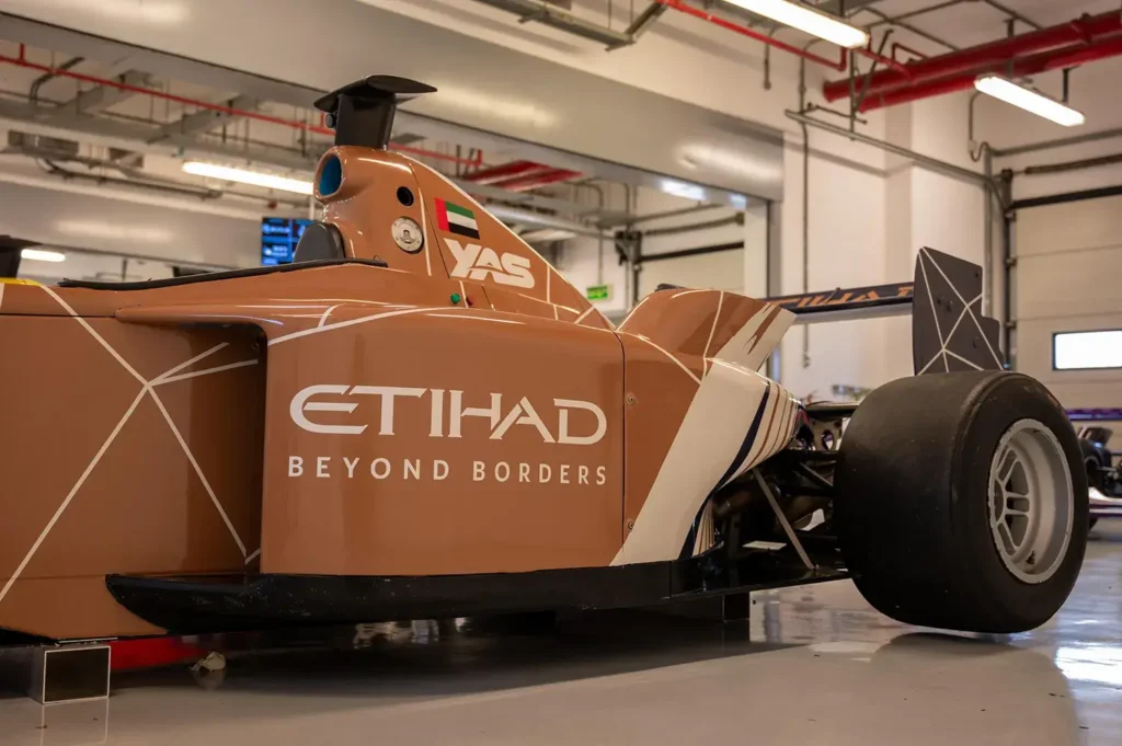 F1-YAS 3000