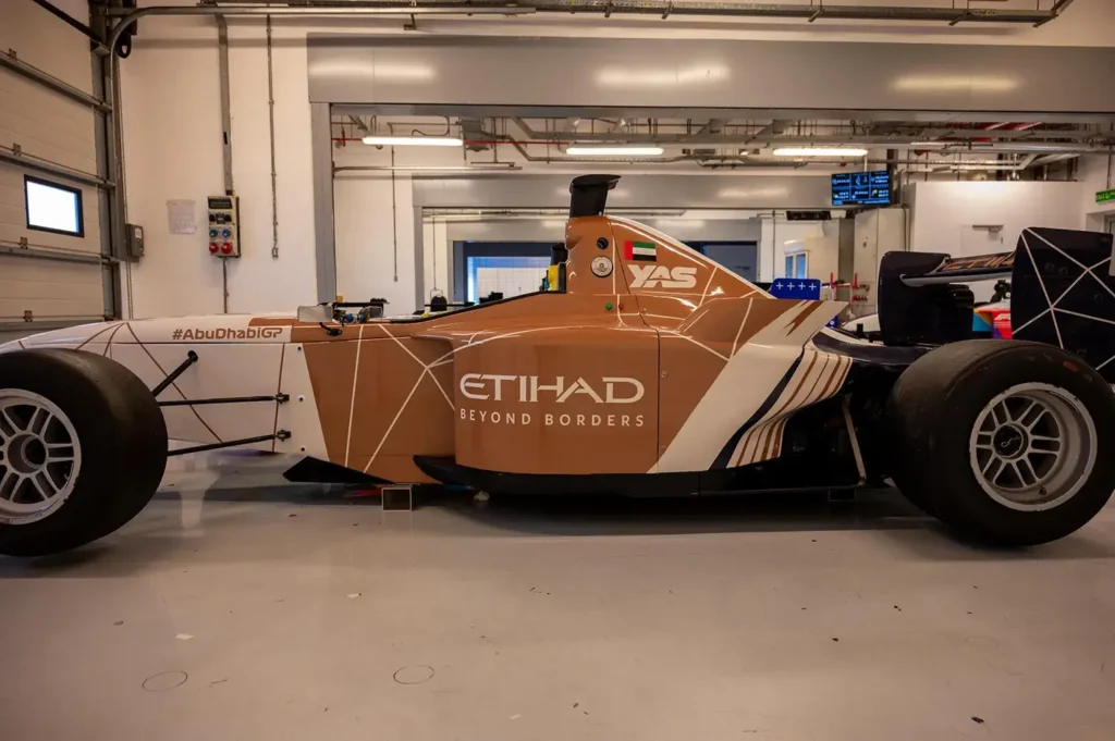 F1-YAS 3000