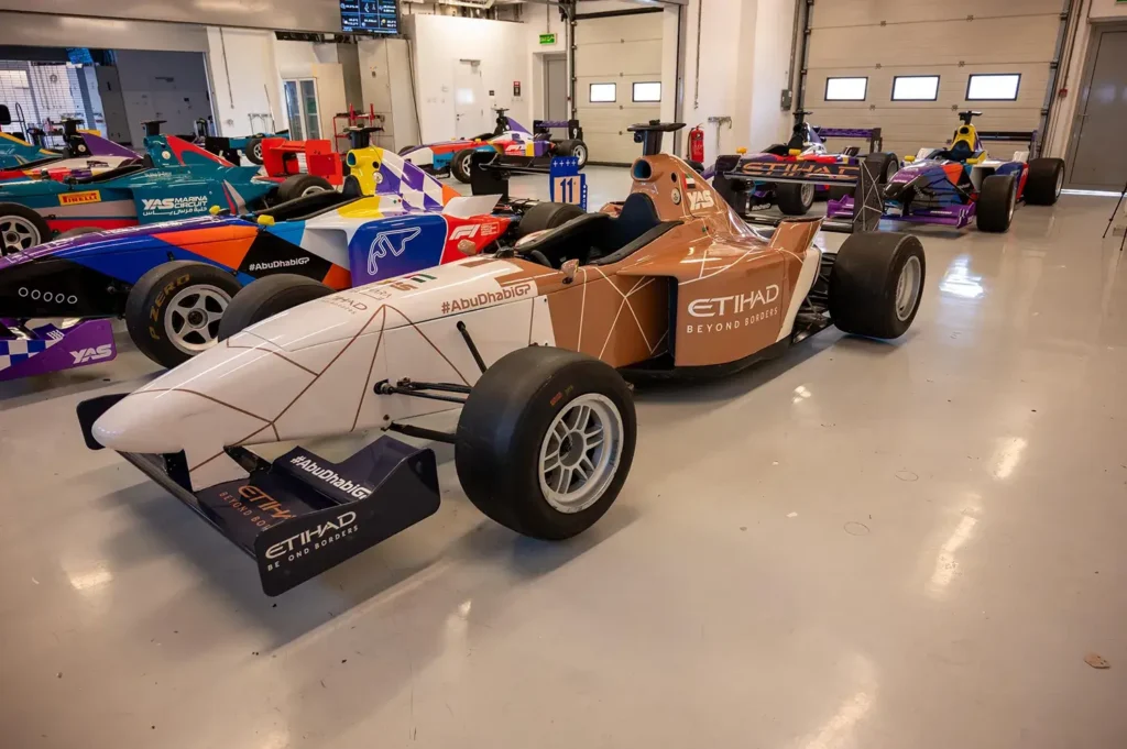 F1-YAS 3000