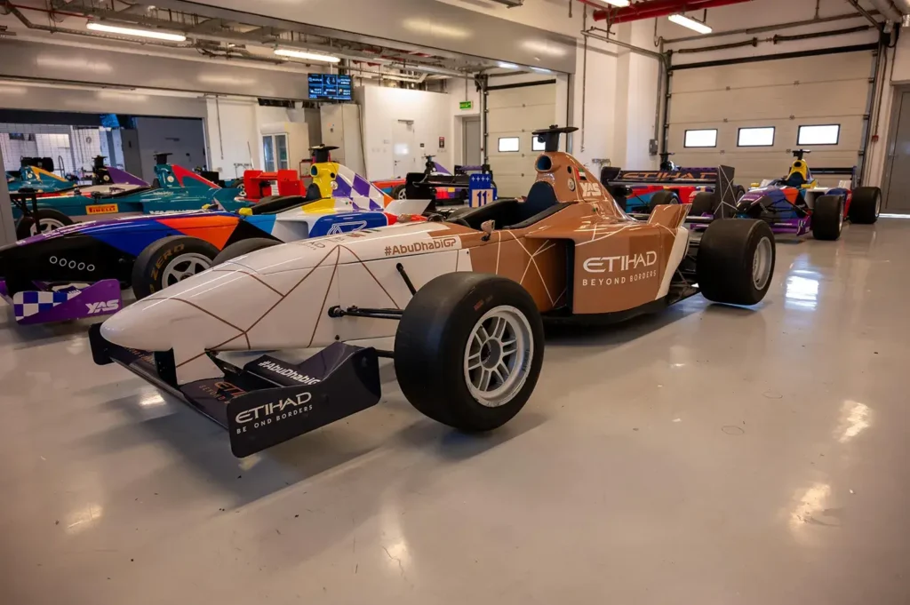F1-YAS 3000